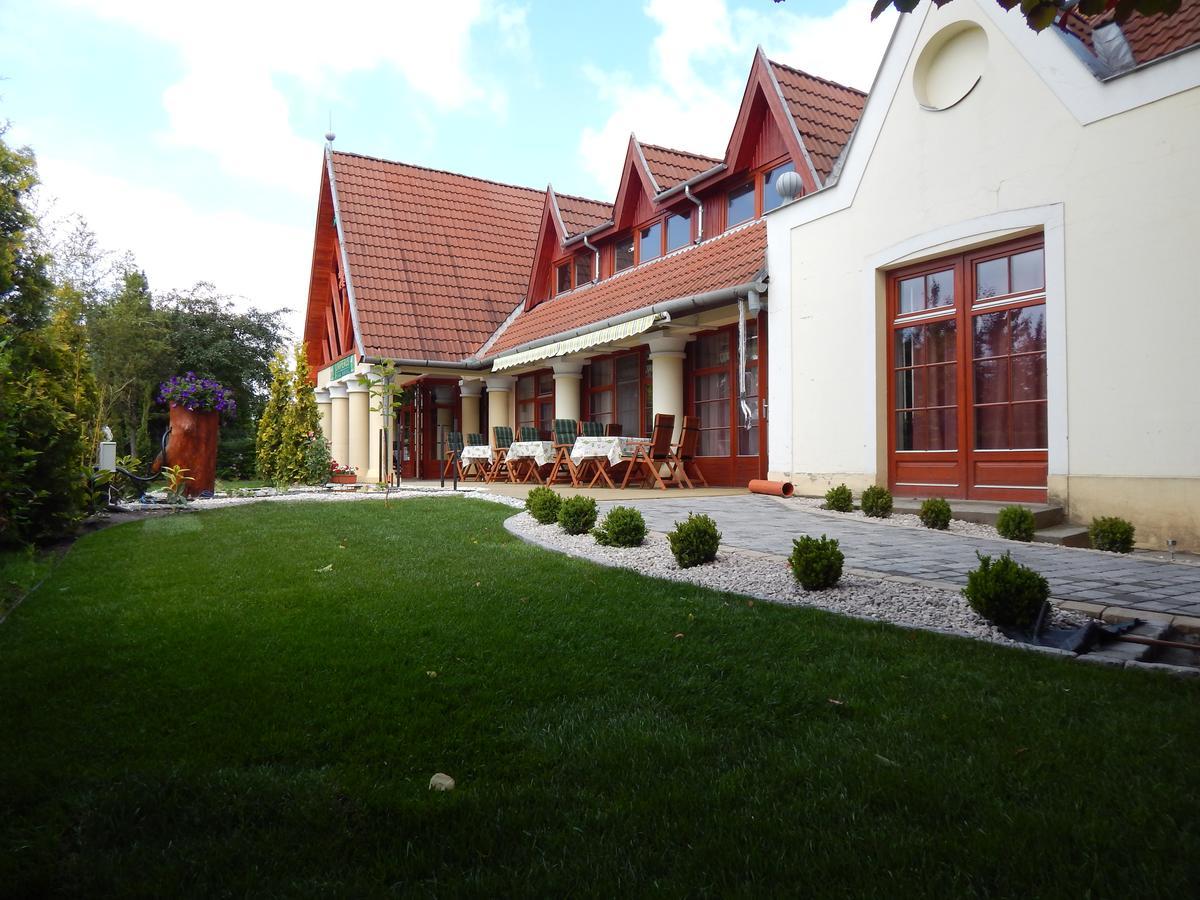 Juniperus Park Hotel Kecskemét Extérieur photo